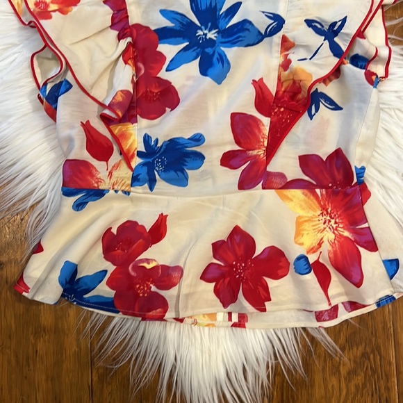 Beautiful blouse - Picture 2 of 4